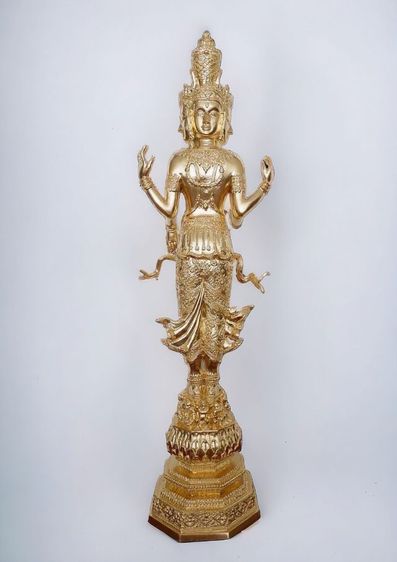 พระตรีมูรติ มูลนิธิร่มฉัตร สร้างโดย เจ้าคุณธงชัย วัดไตรมิตร ปี2548 เนื้อทองเหลือง ปิดทอง สูง30นิ้ว