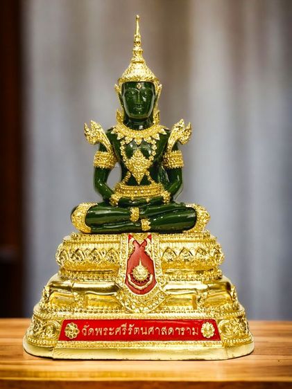 พระแก้วมรกต ภปร. ครบรอบ72พรรษา หน้าตัก9นิ้ว วัดพระศรีรัตนศาสดาราม ปี2542