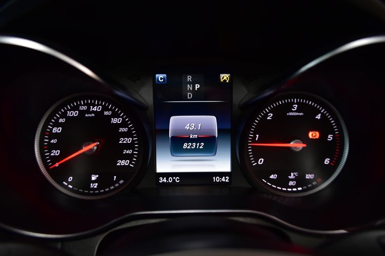 Mercedes-Benz GLC-Class 2018 GLC250d Utility-car เบนซิน ไม่ติดแก๊ส เกียร์อัตโนมัติ ขาว รูปที่ 2