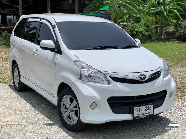 รถ Toyota Avanza 1.5 S สี ขาว