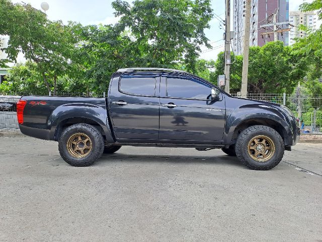 รถ Isuzu D-MAX 3.0 V-Cross Z Prestige 4WD สี ดำ