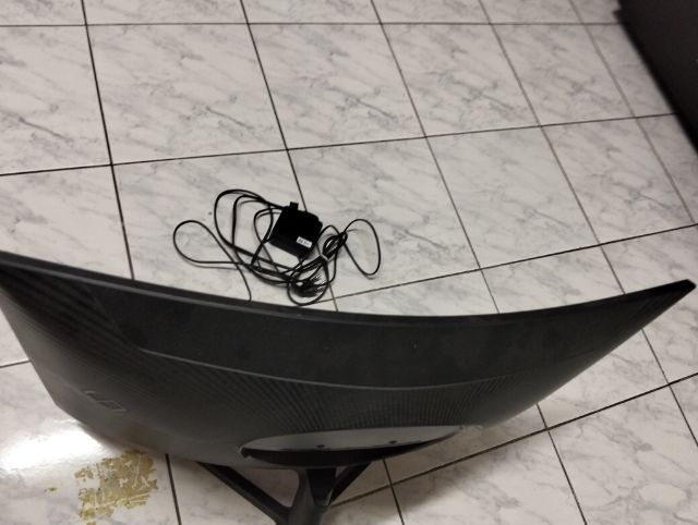 ขายซากจอคอมพิวเตอร์ Samsung Odyssey G5 Color Display 27นิ้ว LC27G55TQWEXXT DC19V 2.1A ใช้งานได้ตามปกติ แต่หน้าจอมุมบนขวาแตก รูปที่ 6