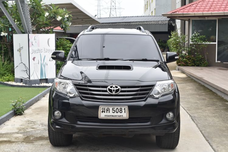 Toyota Fortuner 2013 3.0 V Utility-car ดีเซล ไม่ติดแก๊ส เกียร์อัตโนมัติ ดำ รูปที่ 2