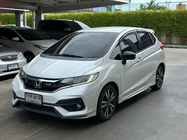 รถ Honda Jazz 1.5 V สี ขาว