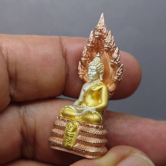 พระนาคปรก สธ. พิมพ์ใหญ่ เนื้อเงินชุบสามกษัตริย์ รุ่นสร้างอุโบสถเฉลิมพระเกียรติ วัดบวรนิเวศวิหาร ปี2543 พร้อมกล่องเดิม จัดสร้างน้อย 1,999 องค รูปที่ 6