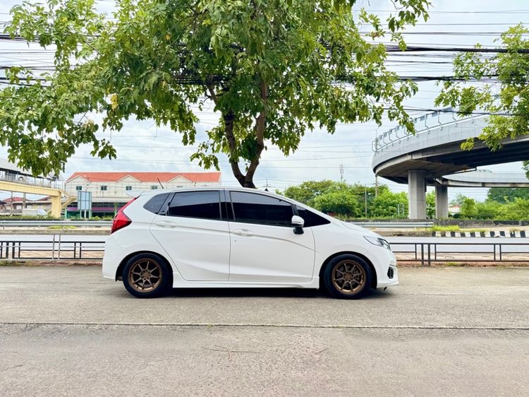 Honda Jazz 2015 1.5 SV i-VTEC Sedan เบนซิน ไม่ติดแก๊ส เกียร์อัตโนมัติ ขาว รูปที่ 3