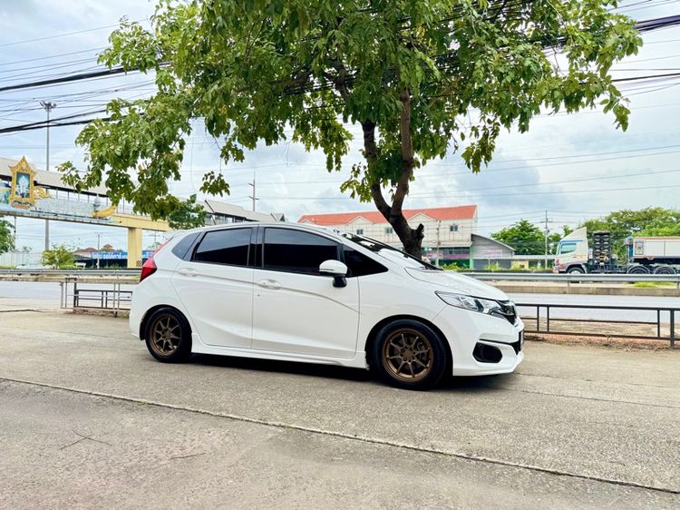 รถ Honda Jazz 1.5 SV i-VTEC สี ขาว