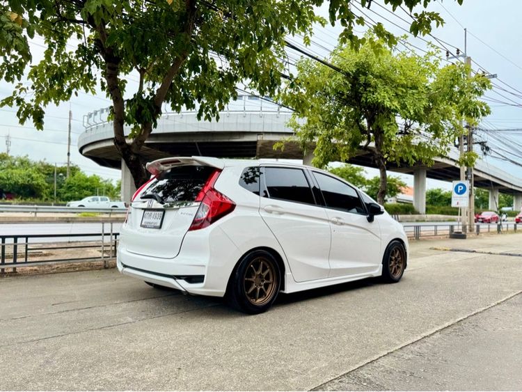 Honda Jazz 2015 1.5 SV i-VTEC Sedan เบนซิน ไม่ติดแก๊ส เกียร์อัตโนมัติ ขาว รูปที่ 4