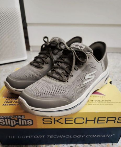 น้ำตาล ผ้า รองเท้าแบบสวมและโลฟเฟอร์ รองเท้าผู้ชาย SKECHERS GO WALK Arch Fit®Slip-ins Simplicity 2 มือสอง สภาพสวยมาก รองเท้าอุ้งเท้าสูง รองเท้าคนเท้าแบน