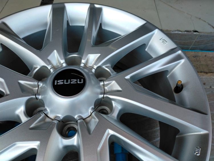 แม็กอีซูซุ ขอบ18 กว้าง7 et33 สีเดิม รูปที่ 7