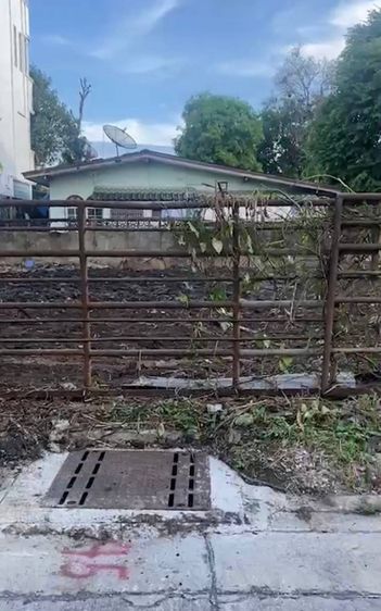 ขายที่ดิน ทำออฟฟิต โกดัง ถนนแพรกษา ซอยเทศบาลบางปู 30 เนื้อที่ 102 ตารางวา ใกล้BTS สมุทรปราการ