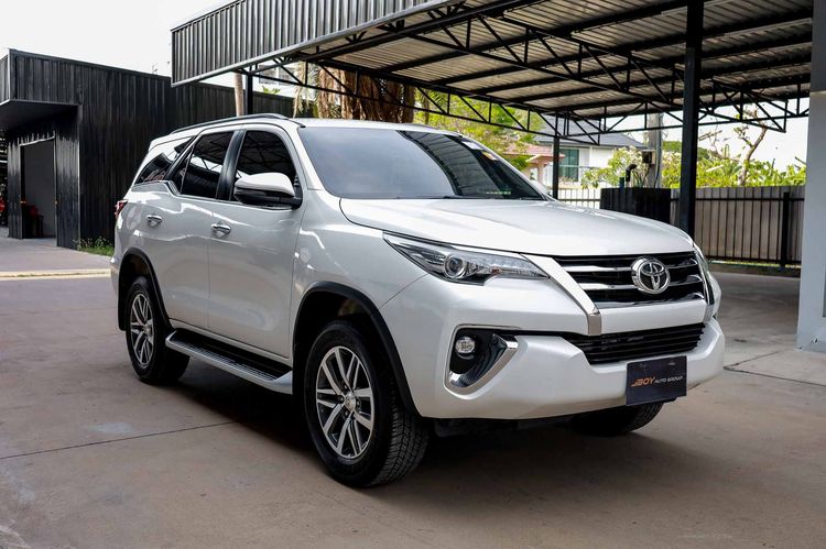 Toyota Fortuner 2019 2.8 V Utility-car ดีเซล ไม่ติดแก๊ส เกียร์อัตโนมัติ ขาว รูปที่ 3