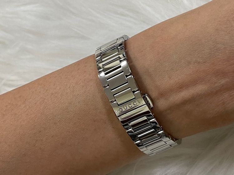 GUCCI GG2570 G Frame 29 mm Diamond Stainless Steel Black Dial YA142504 รูปที่ 17