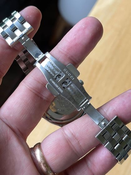 GUCCI 5500XL 38 mm Silver Dial Swiss Quartz Steel Men’s Watch YA005212 รูปที่ 10