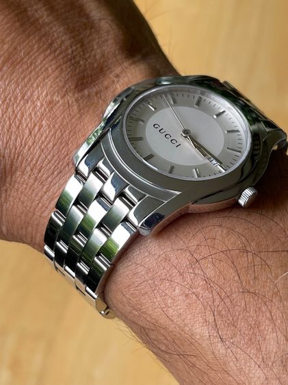 GUCCI 5500XL 38 mm Silver Dial Swiss Quartz Steel Men’s Watch YA005212 รูปที่ 14