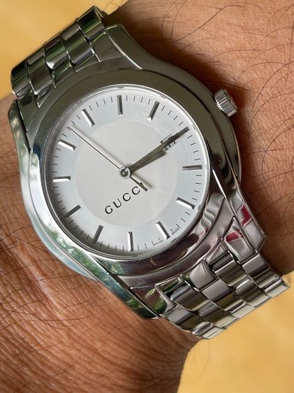 GUCCI 5500XL 38 mm Silver Dial Swiss Quartz Steel Men’s Watch YA005212 รูปที่ 17