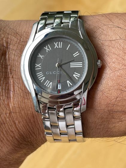 GUCCI 5500M 34 mm Gray Dial Swiss Quartz Steel Men’s Watch  รูปที่ 11