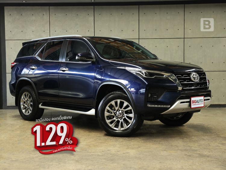 รถ Toyota Fortuner 2.4 V สี น้ำเงิน