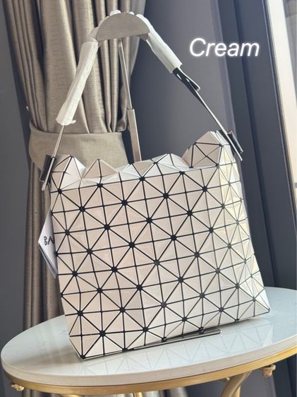 กระเป๋าคล้องไหล่ Bao Bao  11“ รูปที่ 13