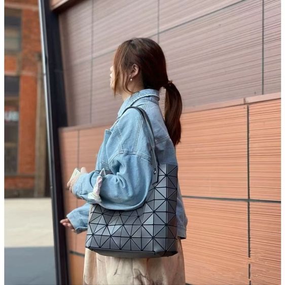 กระเป๋าถือ สะพายไหล่ Bao Bao 15.5“ รูปที่ 16