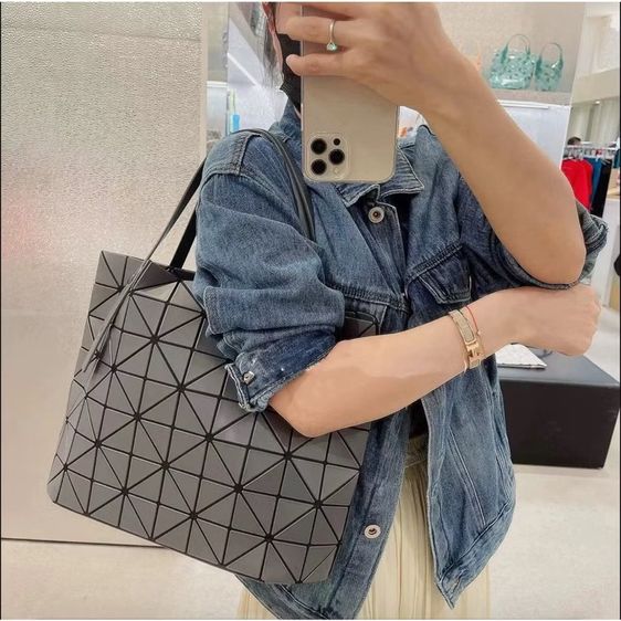 กระเป๋าถือ สะพายไหล่ Bao Bao 15.5“ รูปที่ 6