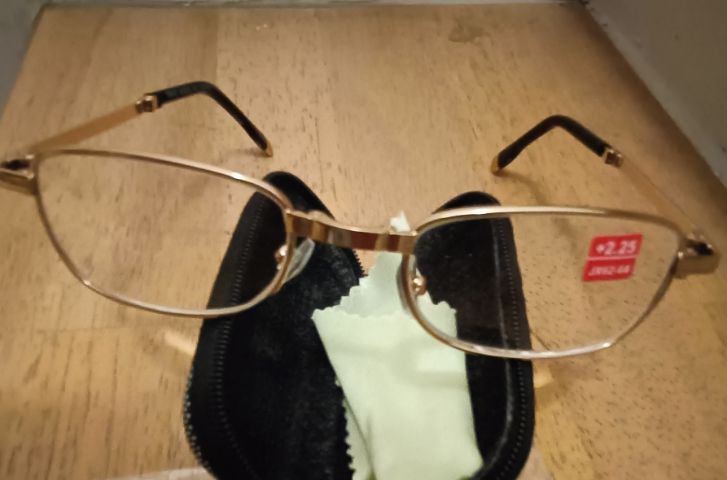 แว่นสายตายาวพับได้ พร้อมกระเป๋าใส่แว่น รูปที่ 2