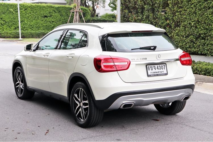 Mercedes-Benz GLA-Class 2017 GLA200 Sedan เบนซิน ไม่ติดแก๊ส เกียร์อัตโนมัติ ขาว รูปที่ 4