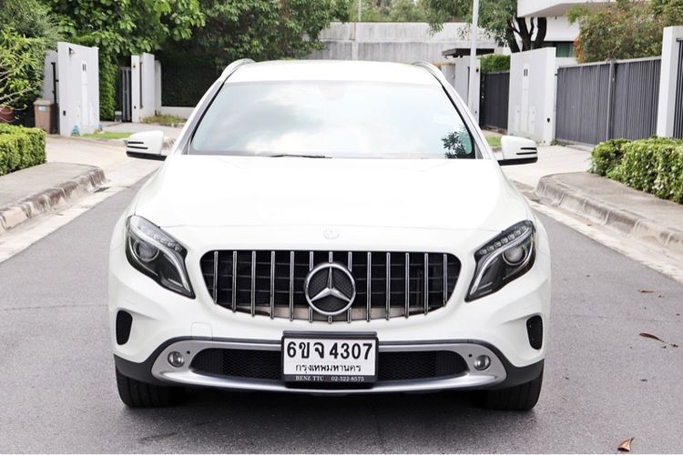 รถ Mercedes-Benz GLA-Class GLA200 สี ขาว