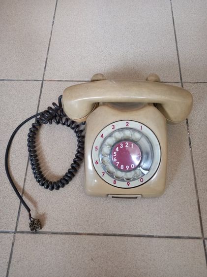 โทรศัพท์หมุนโบราณ