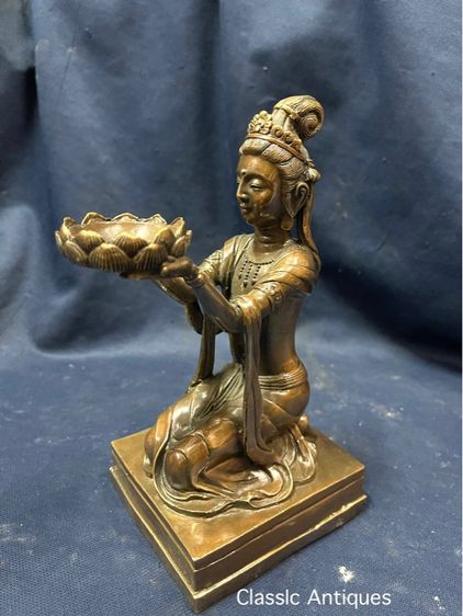 เชิงเทียน เทพถือดอกบัว ทองเหลืองสะสม รูปที่ 18