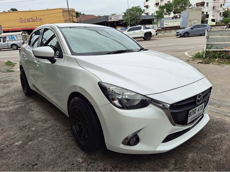 Mazda Mazda 2 2017 1.3 High Sedan เบนซิน ไม่ติดแก๊ส เกียร์อัตโนมัติ ขาว รูปที่ 3