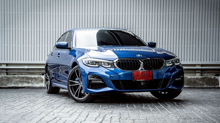 รถ BMW Series 3 330e สี น้ำเงิน