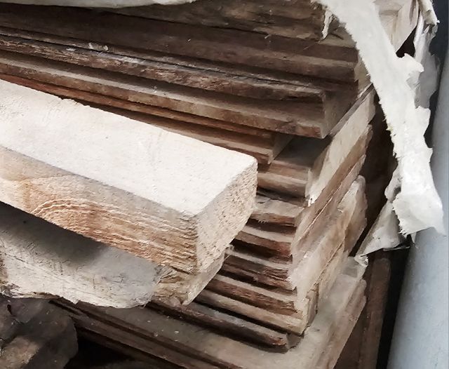 ขายเหมาไม้เก่า ไม้พื้นรางลิ้น ไม้ราวบันได ไม้หัวเสา และไม้ลูกกรงเล็ก