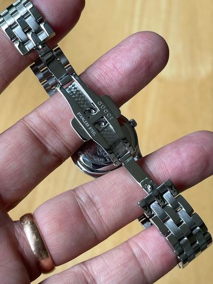 GUCCI Round face Watches Mother of Pearl Diamond 5500L Quartz Silver Dial Women รูปที่ 13