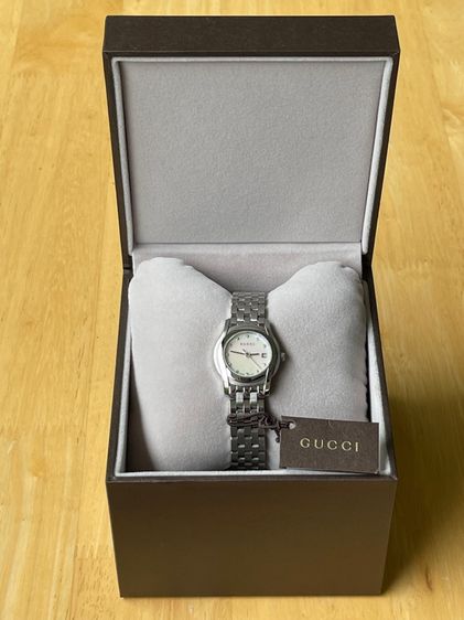 GUCCI Round face Watches Mother of Pearl Diamond 5500L Quartz Silver Dial Women รูปที่ 4