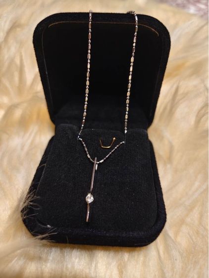 สร้อยคอทองคำขาวพร้อมจี้เพชร