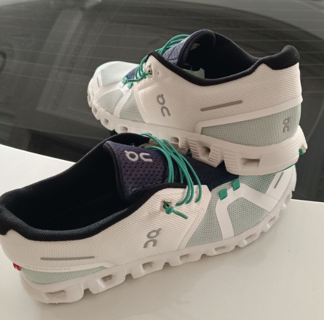 ขาย On Cloud size 43-275cm สีขาว สภาพสวย ใส่สบายเบามาก ของแท้ รูปที่ 2