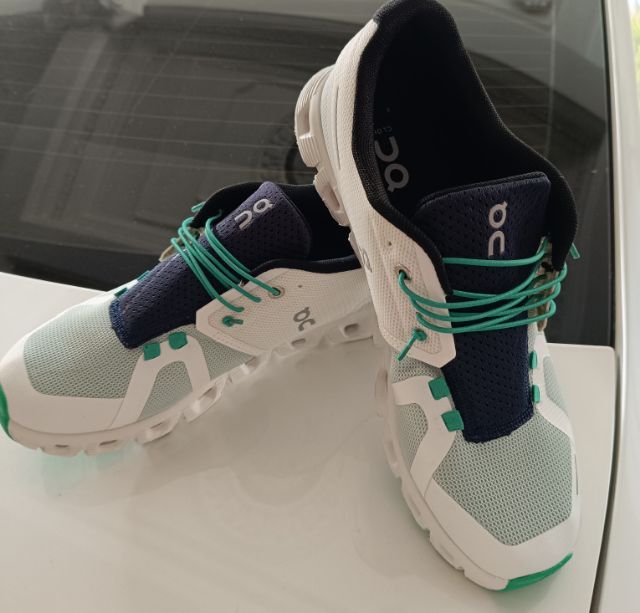 ผ้าใบ อื่นๆ รองเท้าผ้าใบ UK 8.5 | EU 42 2/3 | US 10 ขาย On Cloud size 43-275cm สีขาว สภาพสวย ใส่สบายเบามาก ของแท้