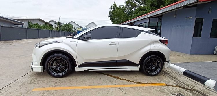 Toyota C-HR 2019 1.8 HV Hi Sedan ไฮบริด ไม่ติดแก๊ส เกียร์อัตโนมัติ ขาว รูปที่ 4