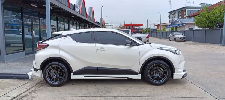 Toyota C-HR 2019 1.8 HV Hi Sedan ไฮบริด ไม่ติดแก๊ส เกียร์อัตโนมัติ ขาว รูปที่ 2