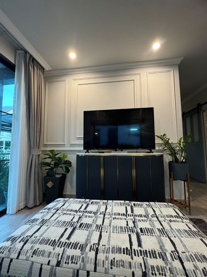 ตกแต่งครบ ขายบ้านเดี่ยว 2 ชั้น โครงการสราญสิริ รามคำแหง สไตล์โมเดิร์น 50 ตรว. 3 ห้องนอน ทำเลดีใกล้มอเตอร์เวย์ กรุงเทพกรีฑา รูปที่ 2