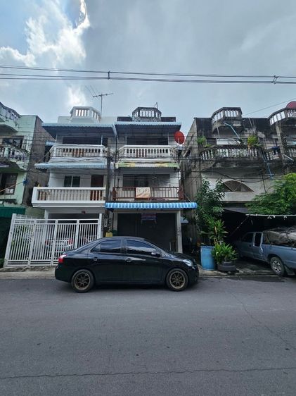 ไม่ใช่ ถูกมาก ขายตึกแถว 3 ชั้น ซ.ร่มเกล้า 21 ราคาต่ำกว่าประเมิน