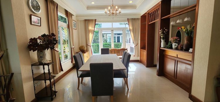 อื่นๆ ตกแต่งครบ 🏡✨ ขายบ้านเดี่ยวสไตล์อังกฤษคลาสสิก บรรยากาศอบอุ่น ทำเลพัฒนาการ – หลังมุม – บ้านสวย พร้อมเข้าอยู่