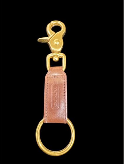 พวงกุญแจ Coach ป้ายหนังสีน้ำตาล