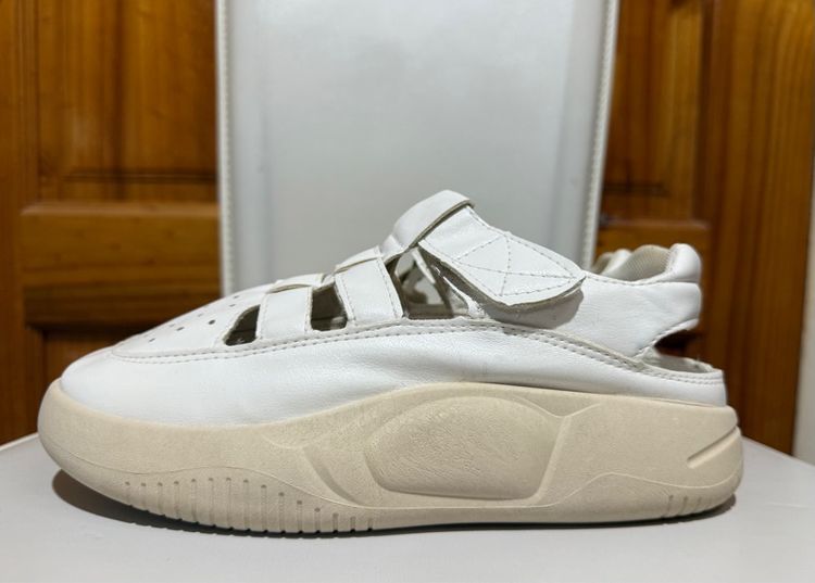 ขาว รองเท้ารัดส้นพื้นหนา