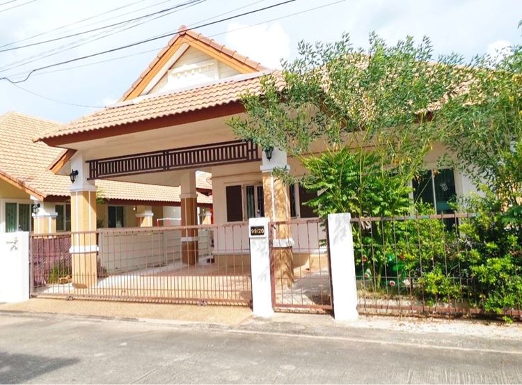 ขายบ้านเดี่ยว 1 ชั้น ในหมู่บ้านศุภารมย์ จ.มหาสารคาม 3 ห้องนอน 2 ห้องน้ำ 1 ห้องครัว จอดรถได้ 2 คัน