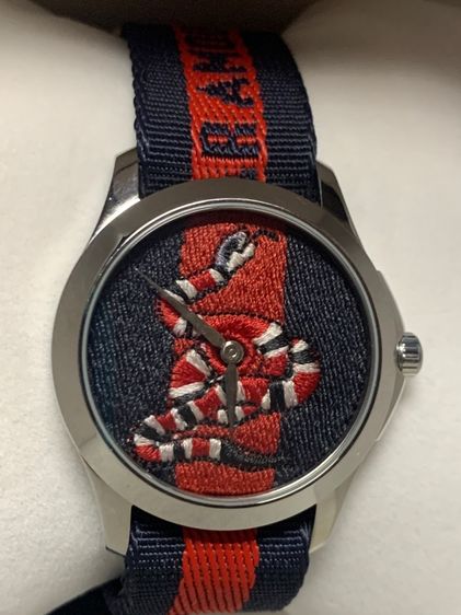 หลากสี นาฬิกาชายหญิง GUCCI สภาพสวยนางฟ้าพร้อมกล่องคู่มือแท้