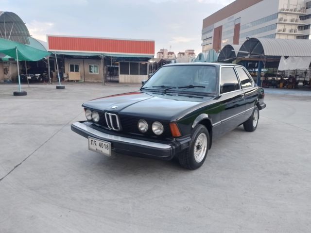 รถ BMW Series 3 318i สี ดำ