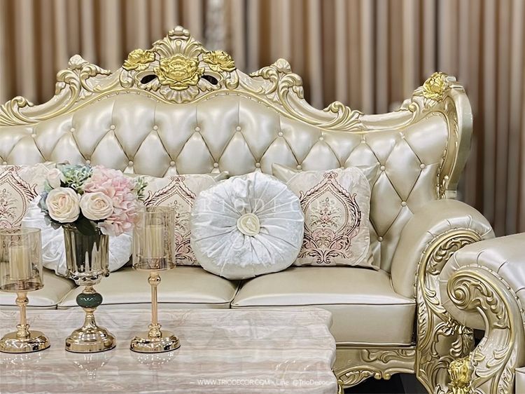 AMETHYST BAROQUE SOFA SET ชุดโซฟาหลุยส์ 4ชิ้น  พร้อมหมอนอิงและโต๊ะกลางสุดหรู รุ่น อาเมทิสต์ สีทอง รูปที่ 5