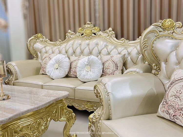 AMETHYST BAROQUE SOFA SET ชุดโซฟาหลุยส์ 4ชิ้น  พร้อมหมอนอิงและโต๊ะกลางสุดหรู รุ่น อาเมทิสต์ สีทอง รูปที่ 6